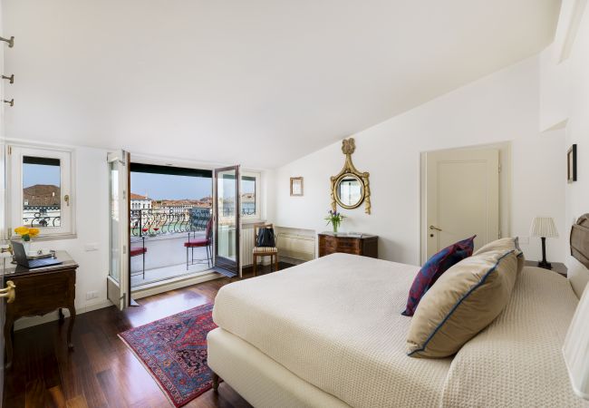 Ferienwohnung in Venedig - Ca' Cerchieri Terrace Canal View Ferienwohnung in Venedig - Ca' Cerchieri Terrace Canal View