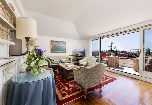 Ferienwohnung in Venedig - Ca' Cerchieri Terrace Canal View Ferienwohnung in Venedig - Ca' Cerchieri Terrace Canal View