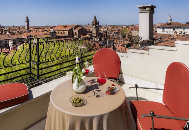 Ferienwohnung in Venedig - Ca' Cerchieri Terrace Canal View Ferienwohnung in Venedig - Ca' Cerchieri Terrace Canal View