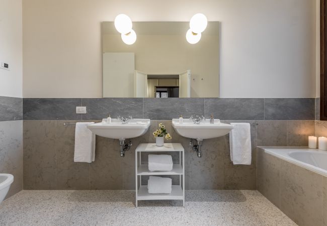 Ferienwohnung in Venedig - Sartor Apartment with Canal View and Private Court Ferienwohnung in Venedig - Sartor Apartment with Canal View and Private Court