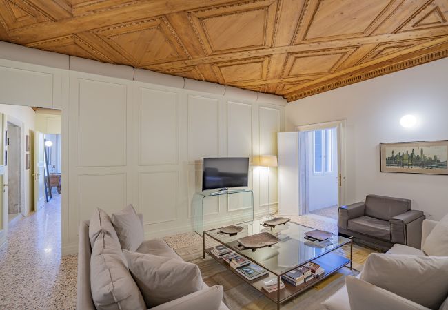 Ferienwohnung in Venedig - Sartor Apartment with Canal View and Private Court Ferienwohnung in Venedig - Sartor Apartment with Canal View and Private Court