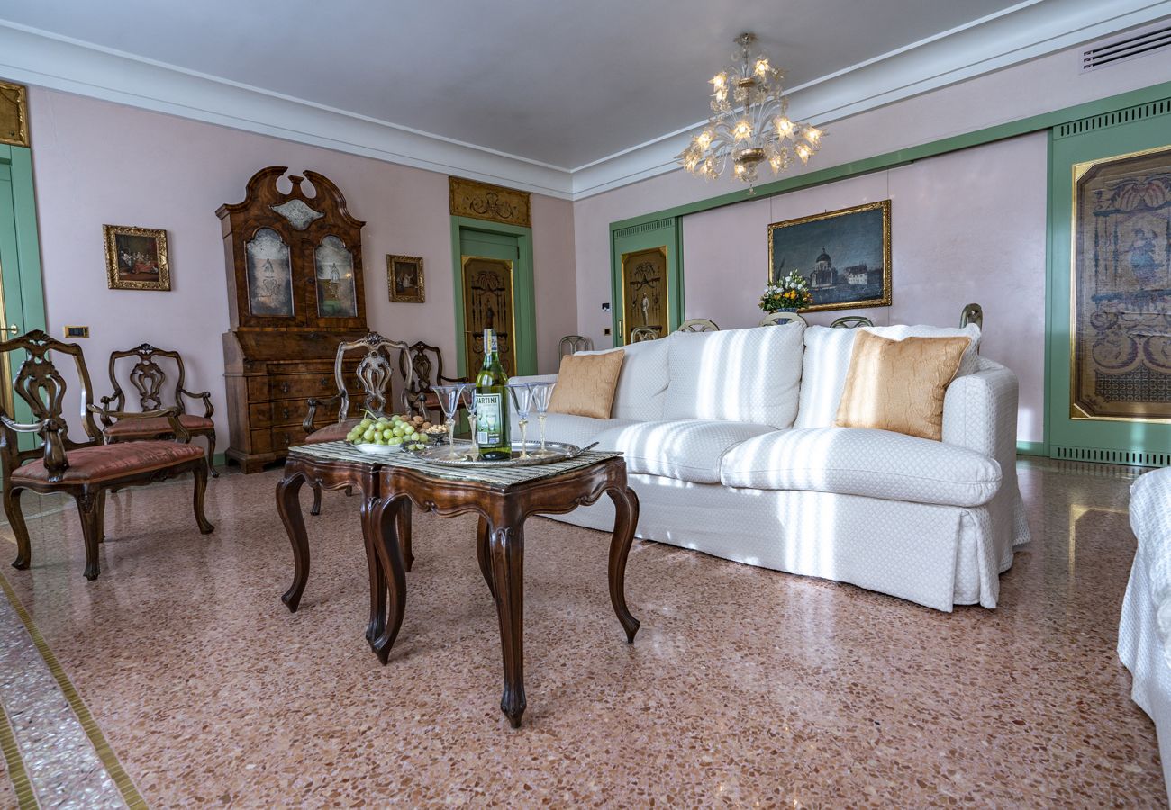 Ferienwohnung in Venedig - Ca' Degli Specchi am Canal Grande Ferienwohnung in Venedig - Ca' Degli Specchi am Canal Grande