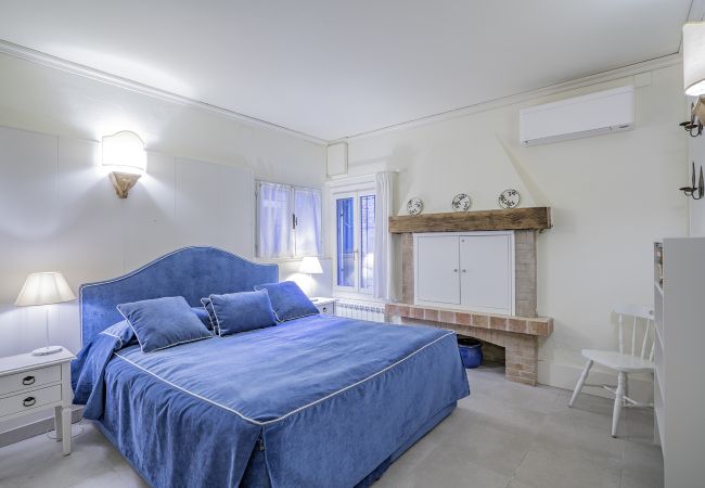 Ferienwohnung in Venedig - Lo Squero 1 Der Geheime Innenhof in Dorsoduro Ferienwohnung in Venedig - Lo Squero 1 Der Geheime Innenhof in Dorsoduro