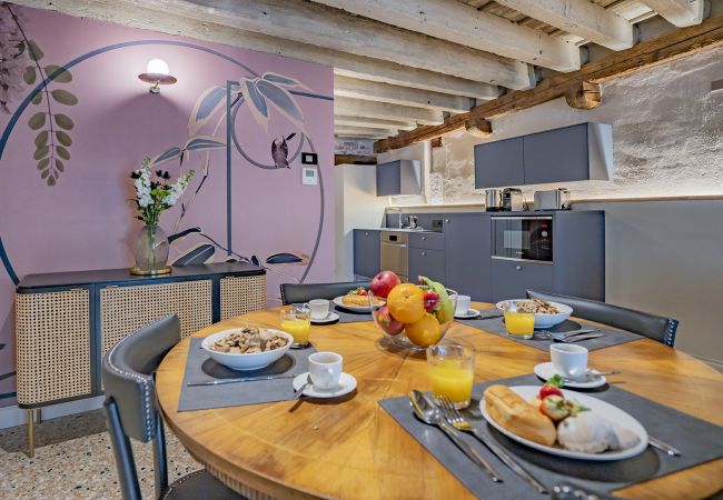 Ferienwohnung in Venedig - Corte Rubbi 5514 Two-bedroom with Canal View Ferienwohnung in Venedig - Corte Rubbi 5514 Two-bedroom with Canal View