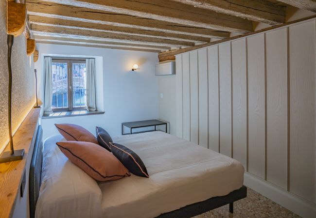 Ferienwohnung in Venedig - Corte Rubbi 5514 Two-bedroom with Canal View Ferienwohnung in Venedig - Corte Rubbi 5514 Two-bedroom with Canal View