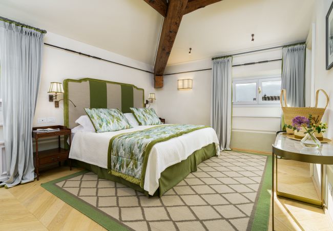 Ferienwohnung in Florenz - Marchesa Olympia - La Dimora degli Affreschi Florence Ferienwohnung in Florenz - Marchesa Olympia - La Dimora degli Affreschi Florence