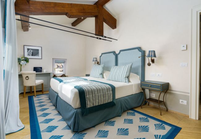 Ferienwohnung in Florenz - Marchesa Olympia - La Dimora degli Affreschi Florence Ferienwohnung in Florenz - Marchesa Olympia - La Dimora degli Affreschi Florence