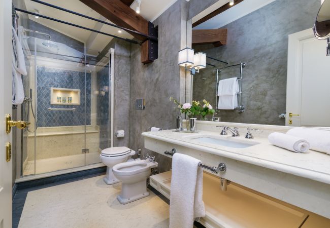 Ferienwohnung in Florenz - Marchesa Olympia - La Dimora degli Affreschi Florence Ferienwohnung in Florenz - Marchesa Olympia - La Dimora degli Affreschi Florence