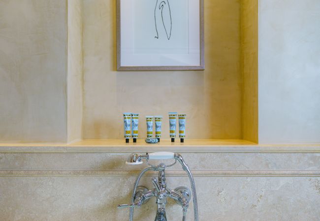 Ferienwohnung in Florenz - Marchesa Olympia - La Dimora degli Affreschi Florence Ferienwohnung in Florenz - Marchesa Olympia - La Dimora degli Affreschi Florence