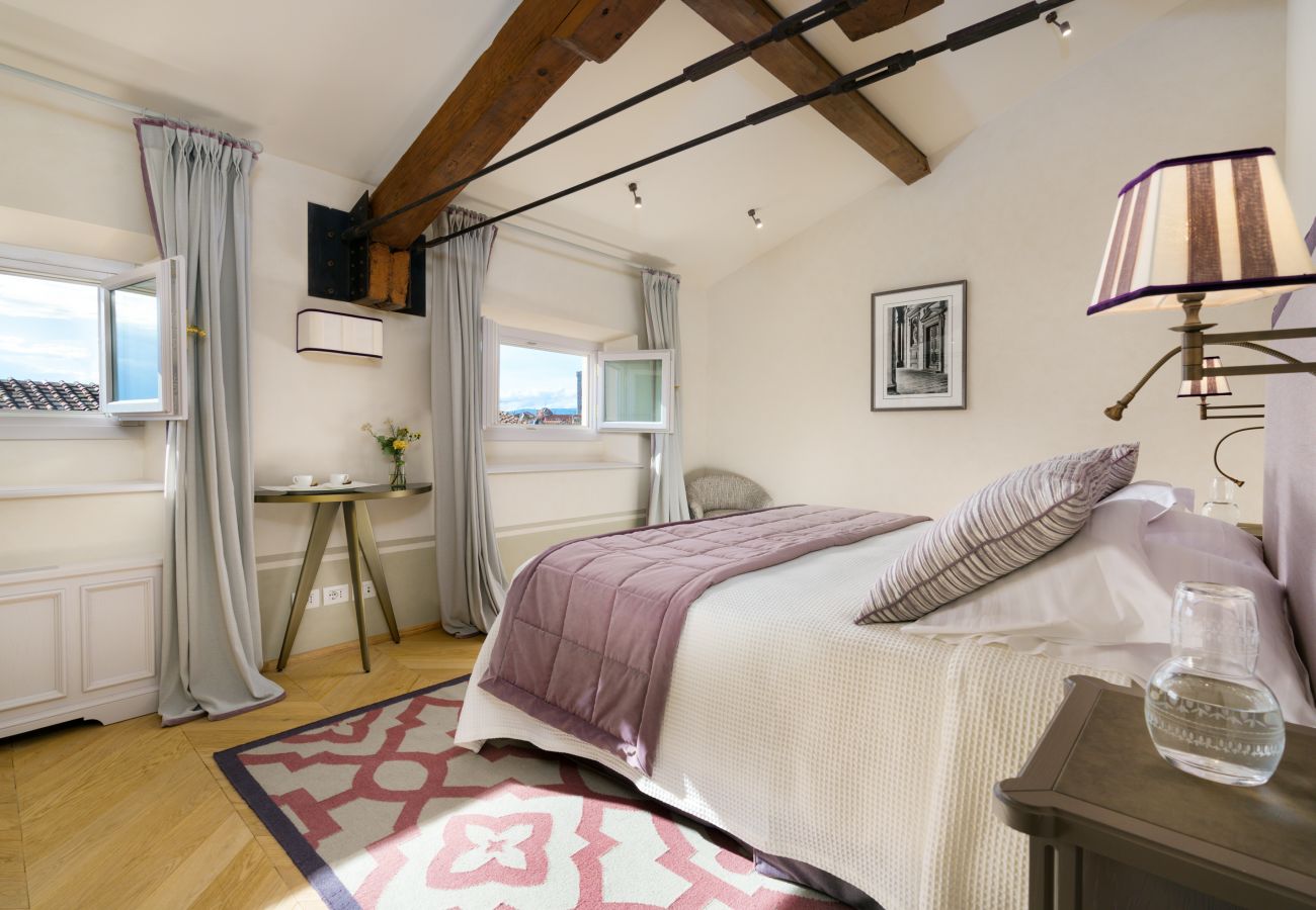 Ferienwohnung in Florenz - Marchesa Olympia - La Dimora degli Affreschi Florence Ferienwohnung in Florenz - Marchesa Olympia - La Dimora degli Affreschi Florence