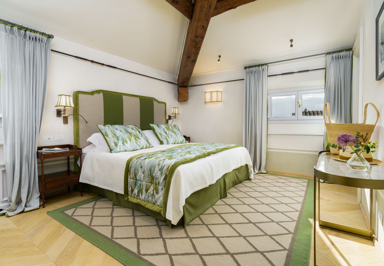 Ferienwohnung in Florenz - Marchesa Olympia - La Dimora degli Affreschi Florence Ferienwohnung in Florenz - Marchesa Olympia - La Dimora degli Affreschi Florence