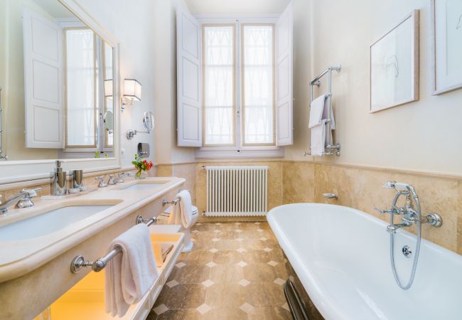 Ferienwohnung in Florenz - Duca Marco - La Dimora degli Affreschi Florence  Ferienwohnung in Florenz - Duca Marco - La Dimora degli Affreschi Florence