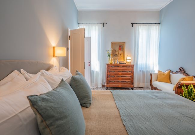 Ferienwohnung in Venedig - Casa della Sensa 1 Garden & Canal View Ferienwohnung in Venedig - Casa della Sensa 1 Garden & Canal View