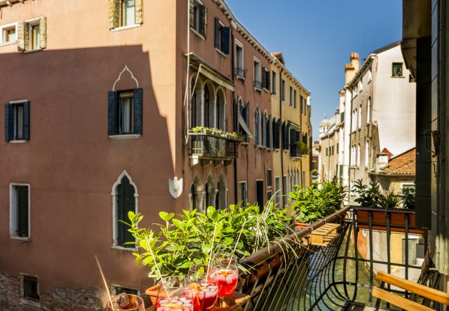 Ferienwohnung in Venedig - The Yacht House Canal View Ferienwohnung in Venedig - The Yacht House Canal View