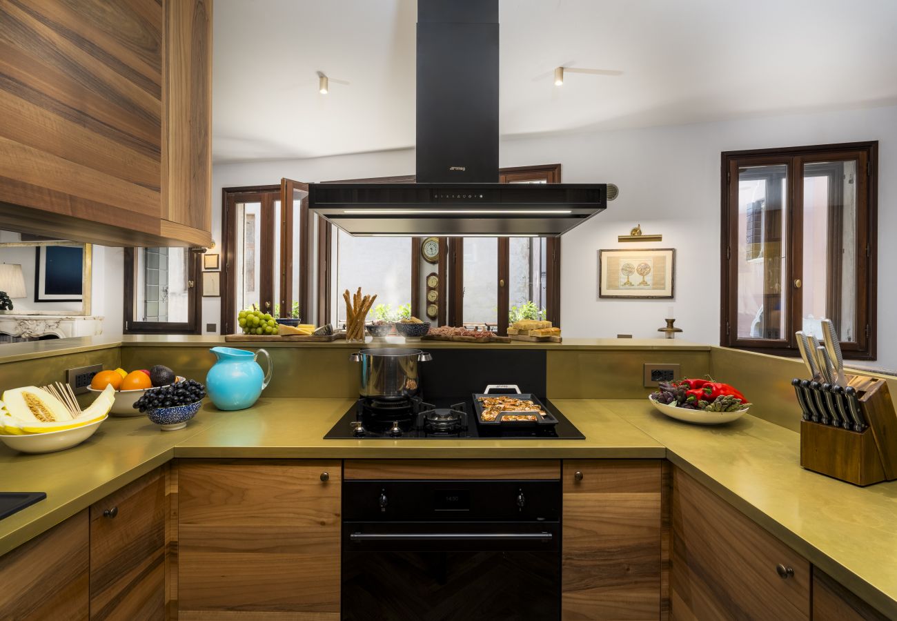 Ferienwohnung in Venedig - The Yacht House Canal View Ferienwohnung in Venedig - The Yacht House Canal View