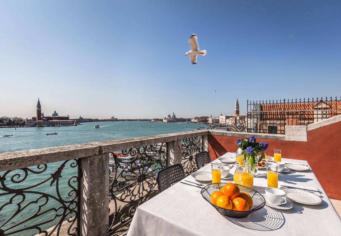 Appartement à Venise - Ca' del Santo Terrace and Canal View  Appartement à Venise - Ca' del Santo Terrace and Canal View