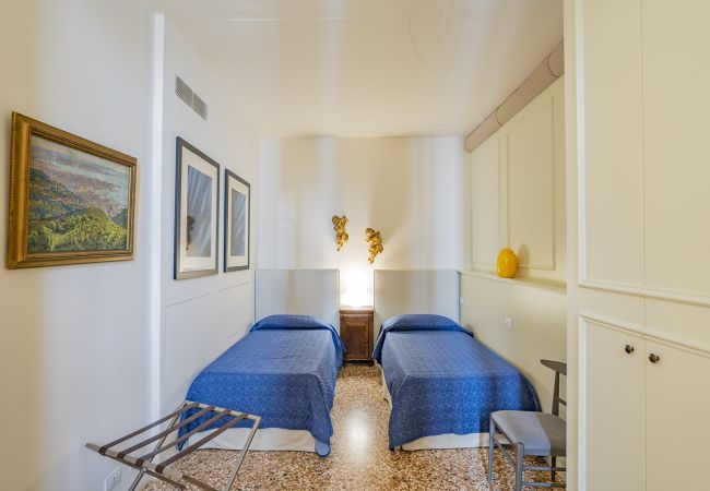 Appartement à Venise - Sartor Apartment with Canal View and Private Court Appartement à Venise - Sartor Apartment with Canal View and Private Court