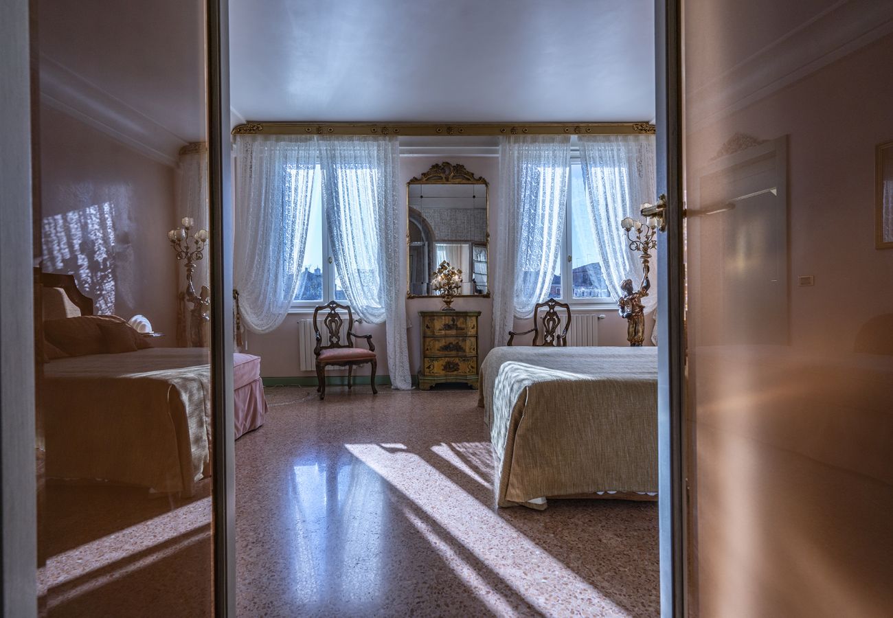 Appartement à Venise - Ca' Degli Specchi Grand Canal Appartement à Venise - Ca' Degli Specchi Grand Canal