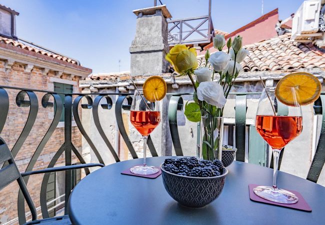 Appartement à Venise - Lo Squero 3 Apartment with Balcony in Dorsoduro Appartement à Venise - Lo Squero 3 Apartment with Balcony in Dorsoduro