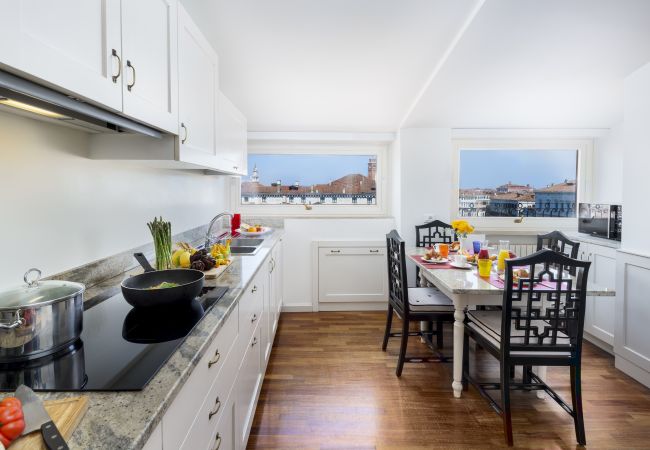 Appartamento a Venezia - Ca' Cerchieri Terrace Canal View Appartamento a Venezia - Ca' Cerchieri Terrace Canal View