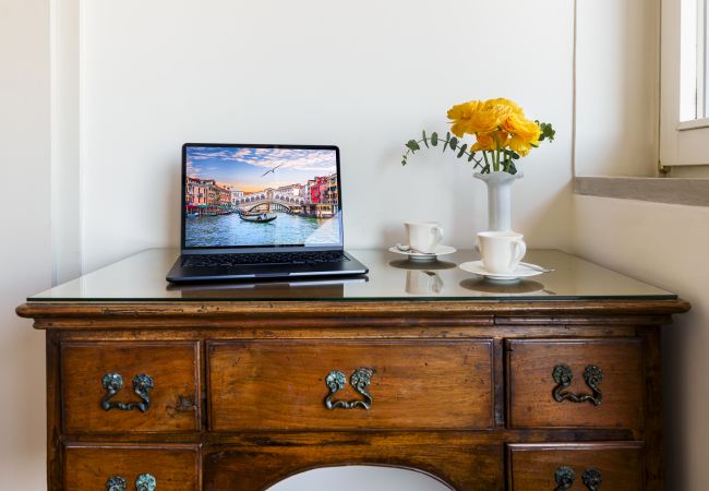 Appartamento a Venezia - Ca' Cerchieri Terrace Canal View Appartamento a Venezia - Ca' Cerchieri Terrace Canal View