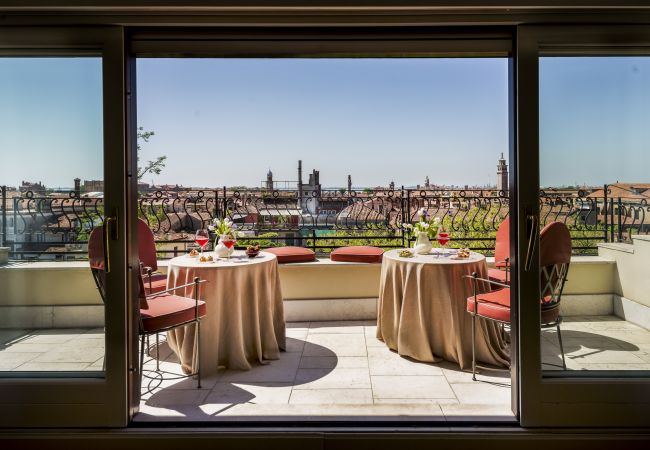  a Venezia - Ca' Cerchieri Terrace Canal View