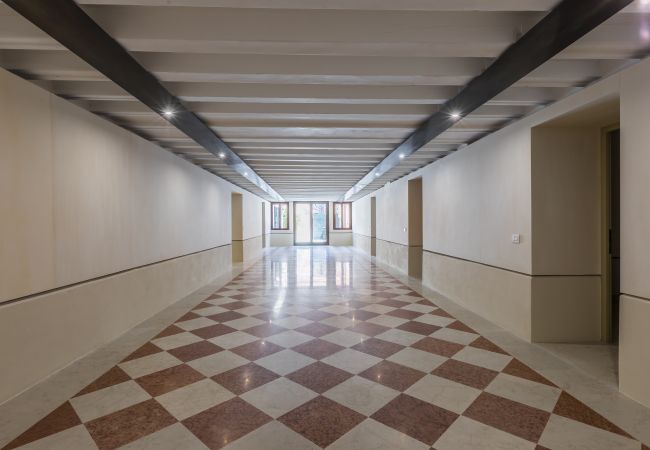 Appartamento a Venezia - Sartor Apartment with Canal View and Private Court Appartamento a Venezia - Sartor Apartment with Canal View and Private Court