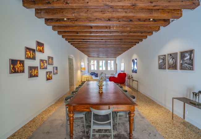 Appartamento a Venezia - Sartor Apartment with Canal View and Private Court Appartamento a Venezia - Sartor Apartment with Canal View and Private Court