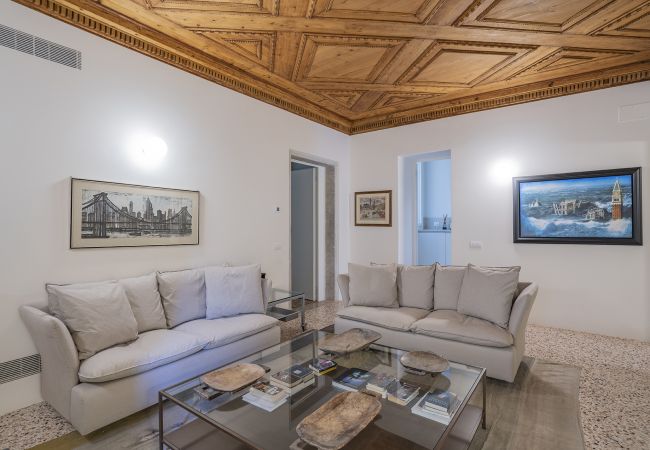Appartamento a Venezia - Sartor Apartment with Canal View and Private Court Appartamento a Venezia - Sartor Apartment with Canal View and Private Court
