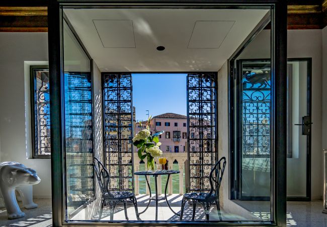  a Venezia - La Loggia Grand Canal
