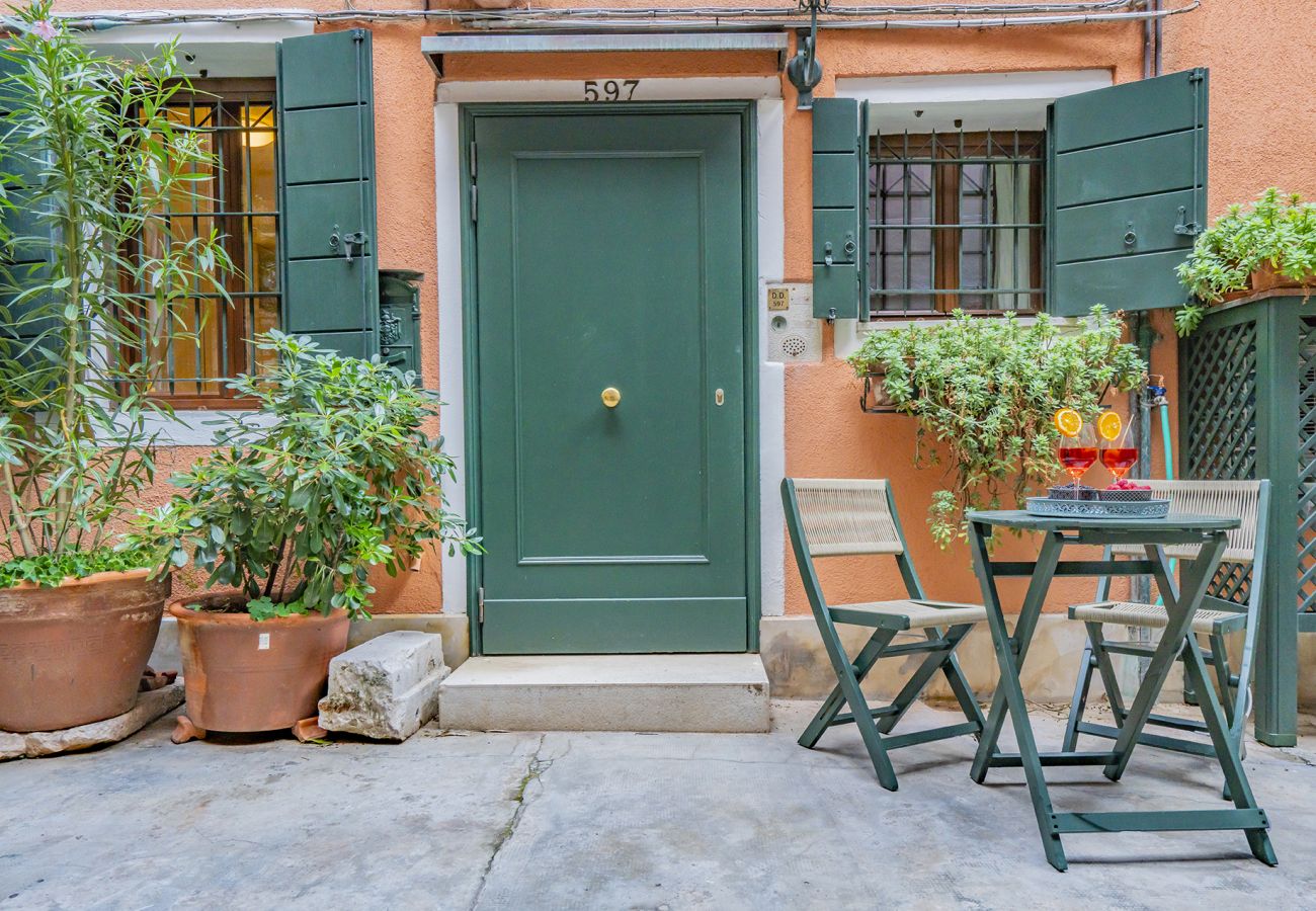 Appartamento a Venezia - Lo Squero 1 The Secret Courtyard in Dorsoduro Appartamento a Venezia - Lo Squero 1 The Secret Courtyard in Dorsoduro