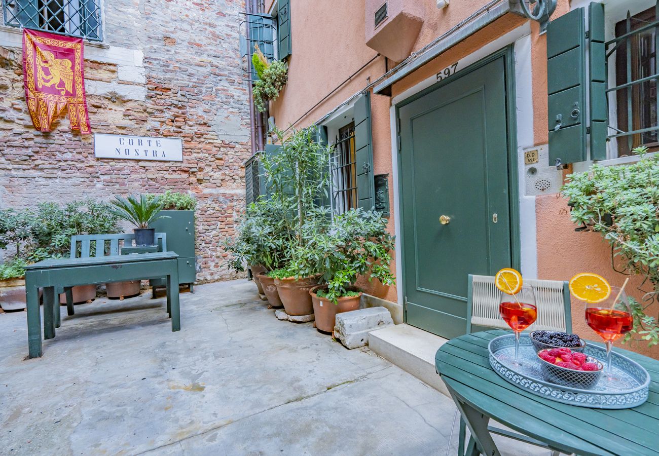 Appartamento a Venezia - Lo Squero 1 The Secret Courtyard in Dorsoduro Appartamento a Venezia - Lo Squero 1 The Secret Courtyard in Dorsoduro