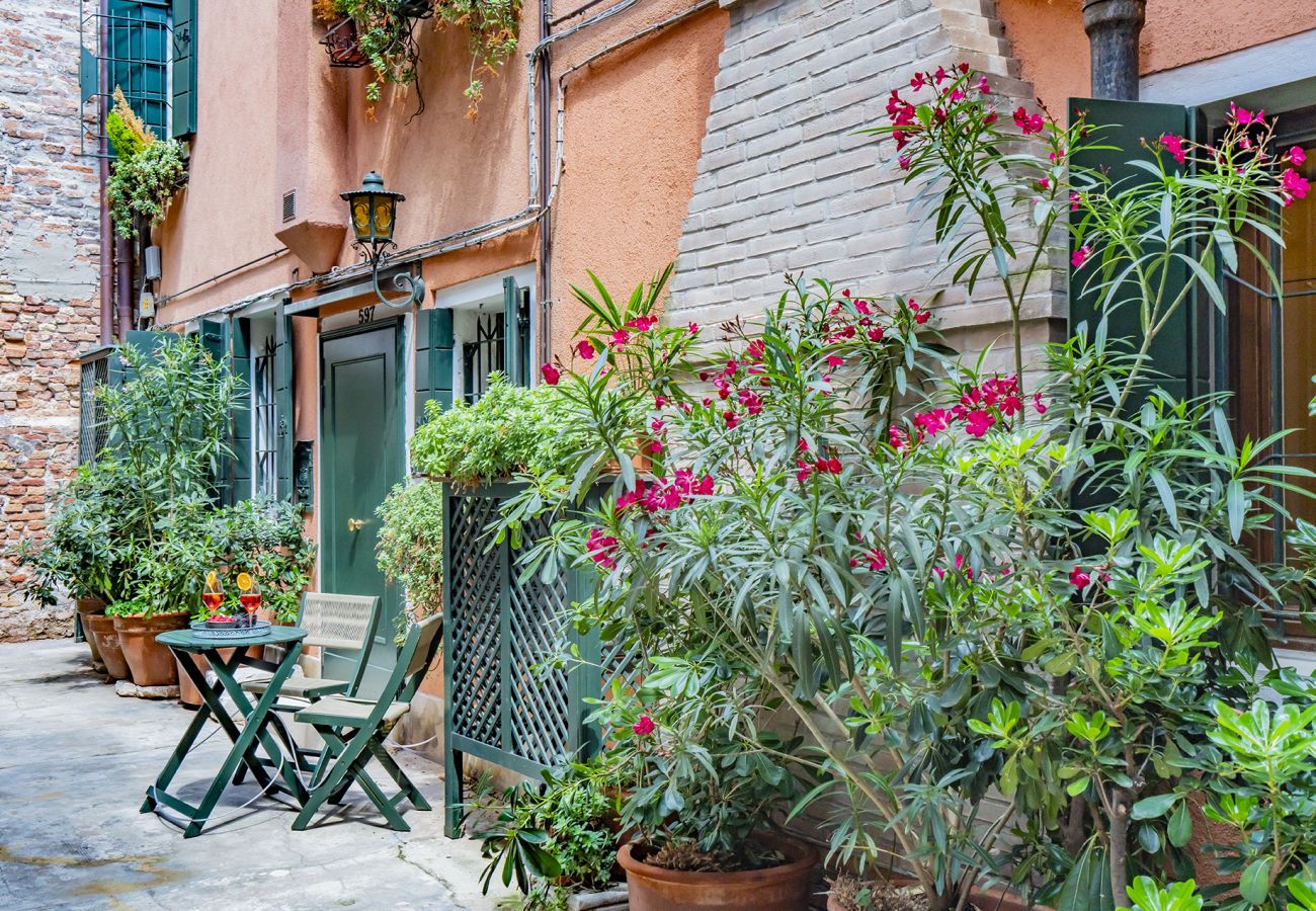 Appartamento a Venezia - Lo Squero 1 The Secret Courtyard in Dorsoduro Appartamento a Venezia - Lo Squero 1 The Secret Courtyard in Dorsoduro
