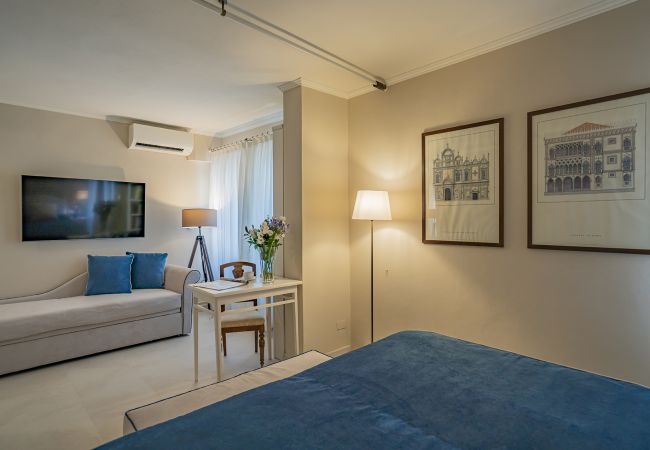 Appartamento a Venezia - Lo Squero 2 Charming Apartment in Dorsoduro Appartamento a Venezia - Lo Squero 2 Charming Apartment in Dorsoduro