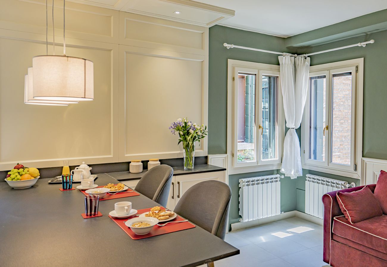 Appartamento a Venezia - Lo Squero 2 Charming Apartment in Dorsoduro Appartamento a Venezia - Lo Squero 2 Charming Apartment in Dorsoduro