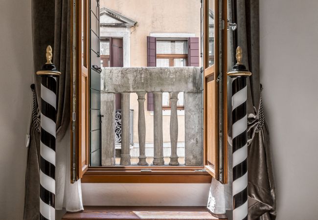 Appartamento a Venezia - La Corte dei Cuoridoro 2 Canal View Appartamento a Venezia - La Corte dei Cuoridoro 2 Canal View