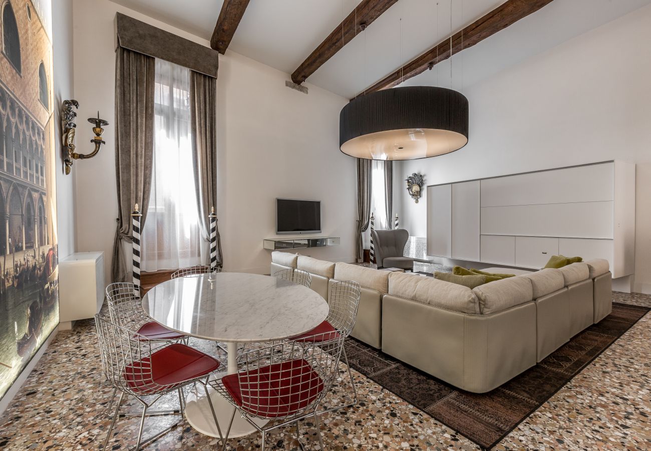 Appartamento a Venezia - La Corte dei Cuoridoro 2 Canal View Appartamento a Venezia - La Corte dei Cuoridoro 2 Canal View