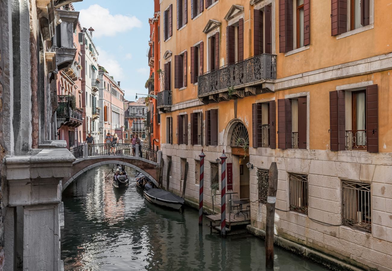 Appartamento a Venezia - La Corte dei Cuoridoro 2 Canal View Appartamento a Venezia - La Corte dei Cuoridoro 2 Canal View