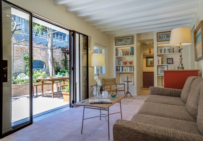 Ca' Minore Secret Garden sitting rooom Appartamento a Venezia - Ca' Minore Secret Garden