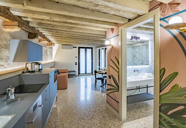 Appartamento a Venezia - Corte Rubbi 5514 Two-bedroom with Canal View Appartamento a Venezia - Corte Rubbi 5514 Two-bedroom with Canal View