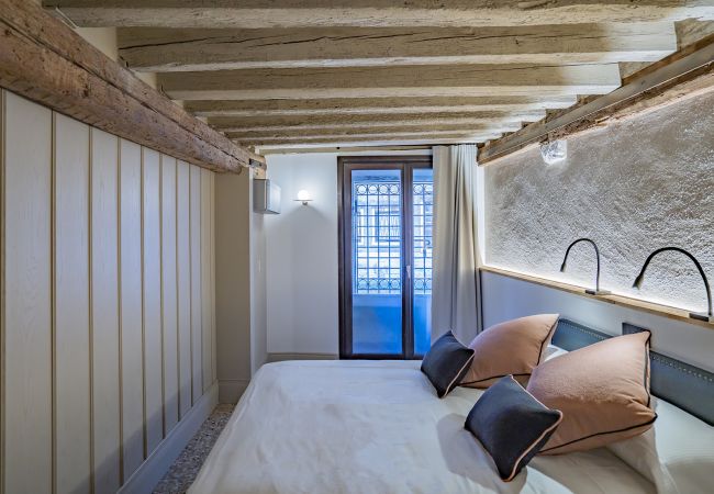Appartamento a Venezia - Corte Rubbi 5514 Two-bedroom with Canal View Appartamento a Venezia - Corte Rubbi 5514 Two-bedroom with Canal View