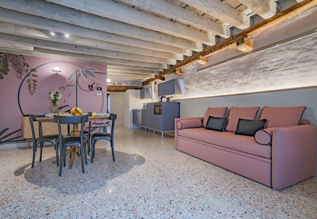Appartamento a Venezia - Corte Rubbi 5514 Two-bedroom with Canal View Appartamento a Venezia - Corte Rubbi 5514 Two-bedroom with Canal View