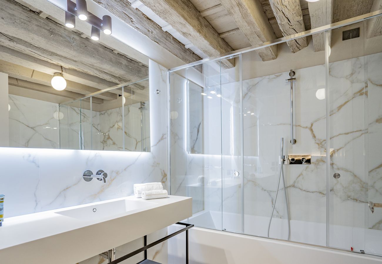 Appartamento a Venezia - Corte Rubbi 5514 Two-bedroom with Canal View Appartamento a Venezia - Corte Rubbi 5514 Two-bedroom with Canal View