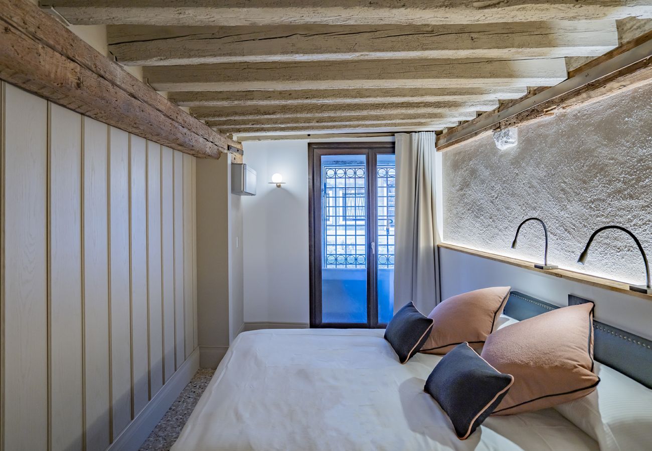 Appartamento a Venezia - Corte Rubbi 5514 Two-bedroom with Canal View Appartamento a Venezia - Corte Rubbi 5514 Two-bedroom with Canal View