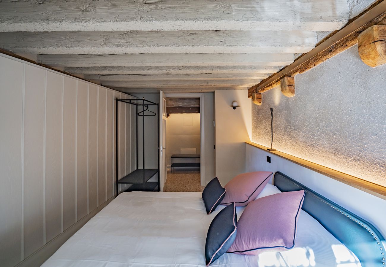 Appartamento a Venezia - Corte Rubbi 5514 Two-bedroom with Canal View Appartamento a Venezia - Corte Rubbi 5514 Two-bedroom with Canal View