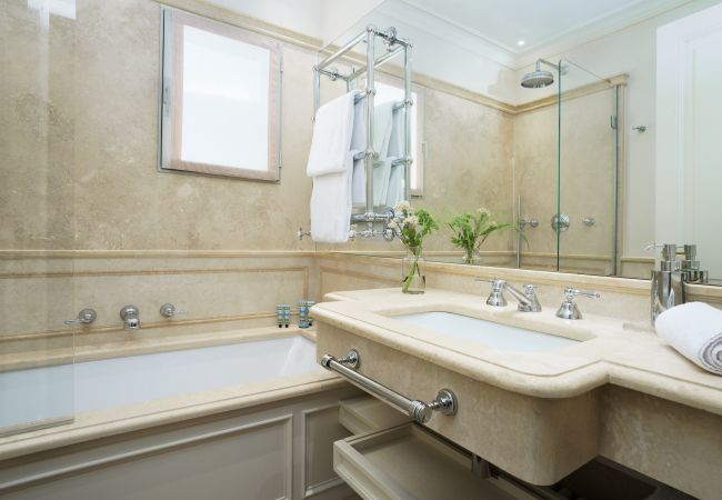 Appartamento a Firenze - Conte Jacopo - La Dimora degli Affreschi Florence Appartamento a Firenze - Conte Jacopo - La Dimora degli Affreschi Florence