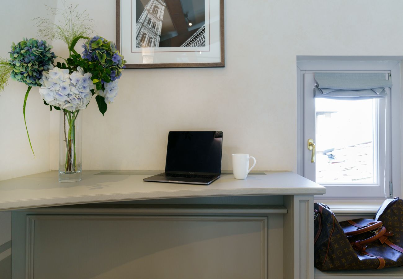 Appartamento a Firenze - Marchesa Olympia - La Dimora degli Affreschi Florence Appartamento a Firenze - Marchesa Olympia - La Dimora degli Affreschi Florence