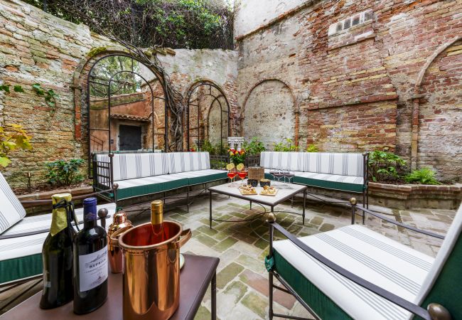 Appartamento a Venezia - Dimora Orlando with Private Courtyard Appartamento a Venezia - Dimora Orlando with Private Courtyard
