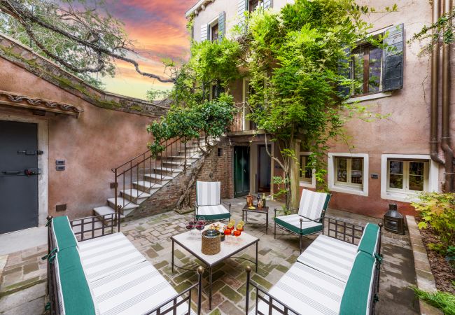 Appartamento a Venezia - Dimora Orlando with Private Courtyard Appartamento a Venezia - Dimora Orlando with Private Courtyard