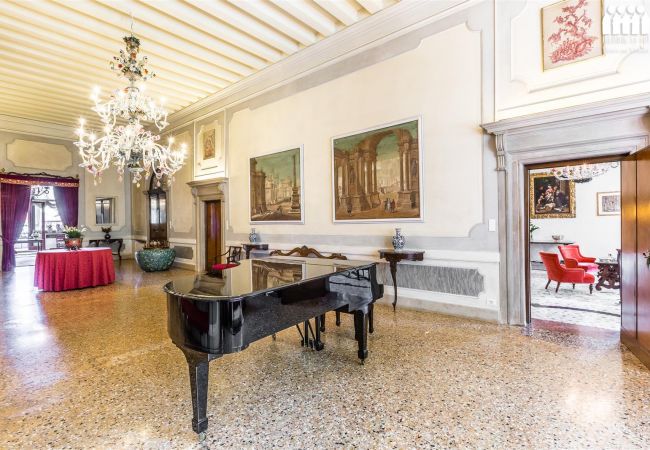 Apartment in Venice - Ca' Cerchieri Piano Nobile  Apartment in Venice - Ca' Cerchieri Piano Nobile